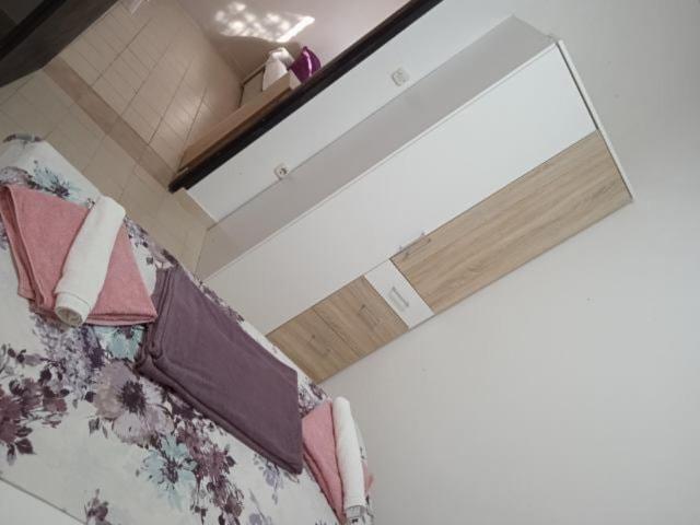 Sandra Vir Buitenkant foto