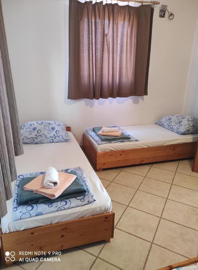 Sandra Vir Buitenkant foto